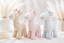 Knuffel giraf gebreid met rammelaar gepersonaliseerd kraamcadeau